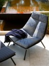 Poltrona_Laze_Schienale_Alto_Roda_Dettaglio_Cuscino_Ambientata.jpg