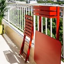 fermob-Bistro-Table-Balcon-77x57-cm-rot-ambiente-02.jpg